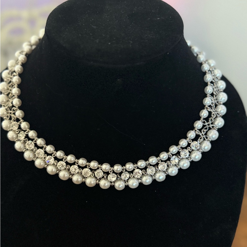 Chic Silver Pearl Necklace